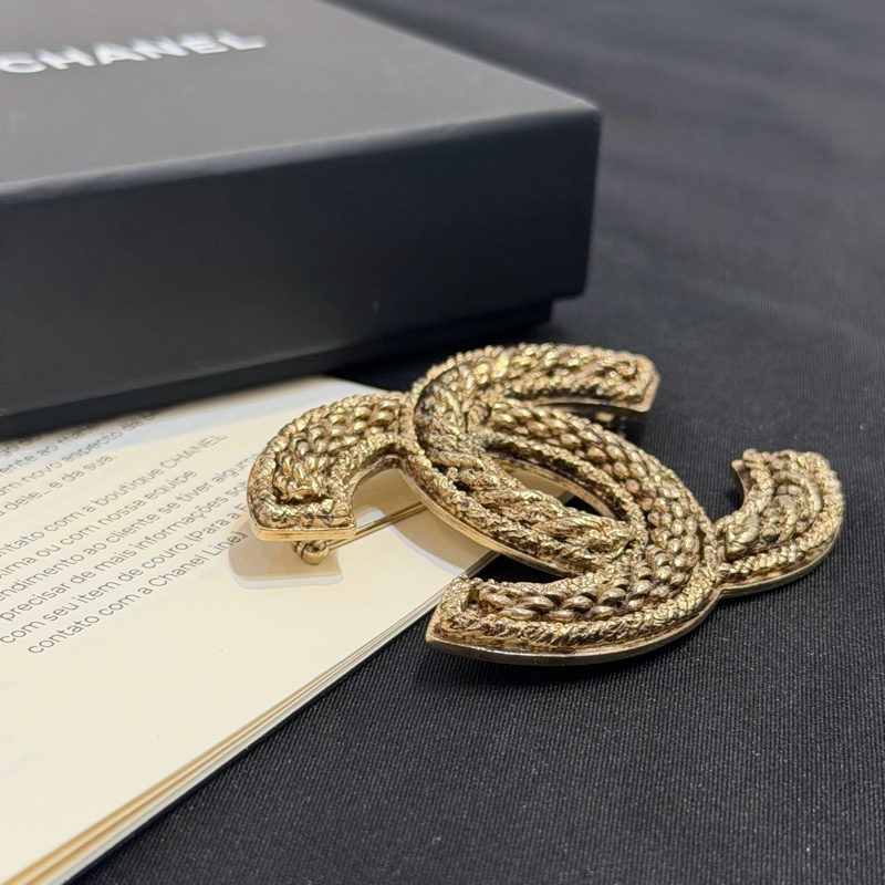 CHANEL 大雙C金色胸針-3