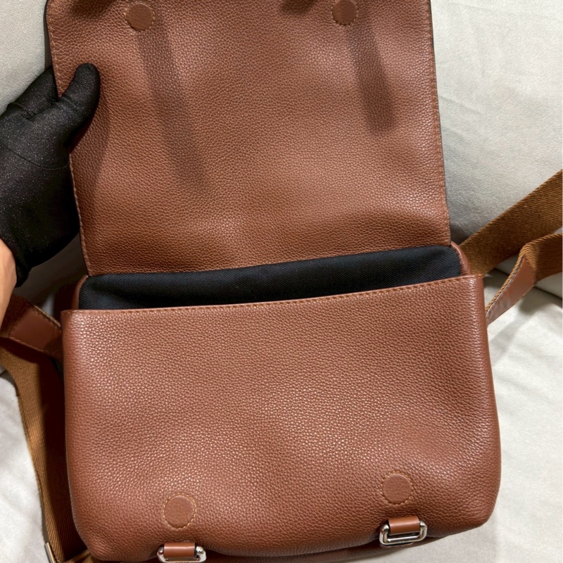 Loewe羅意威military郵差斜挎荔枝小牛皮經典男包-29