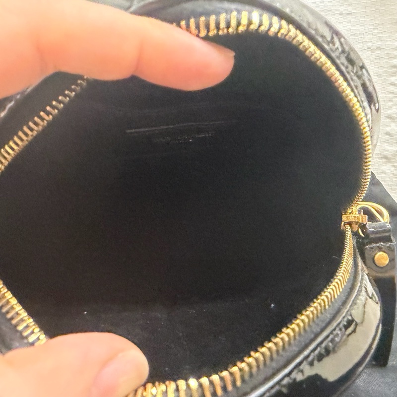 YSL 漆皮 圓餅包-12