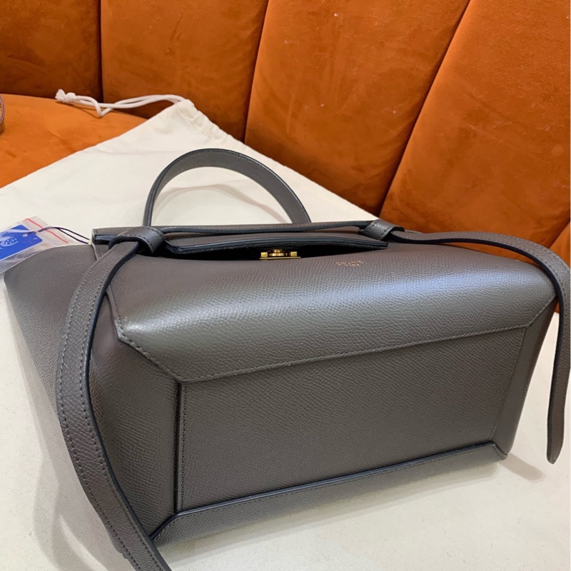 👜Celine 賽琳大象灰色中號鯰魚包 24 x 20 x 13-3