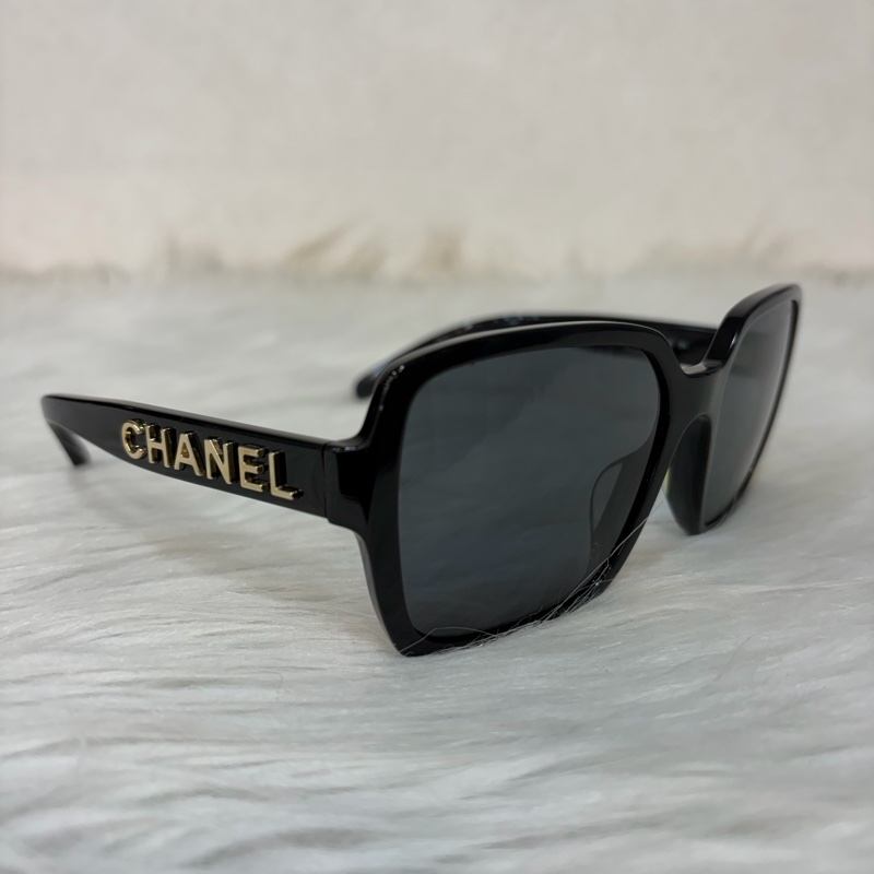 CHANEL A71305 高級樹脂 黑框 英文 logo 金字 太陽眼鏡 墨鏡-1
