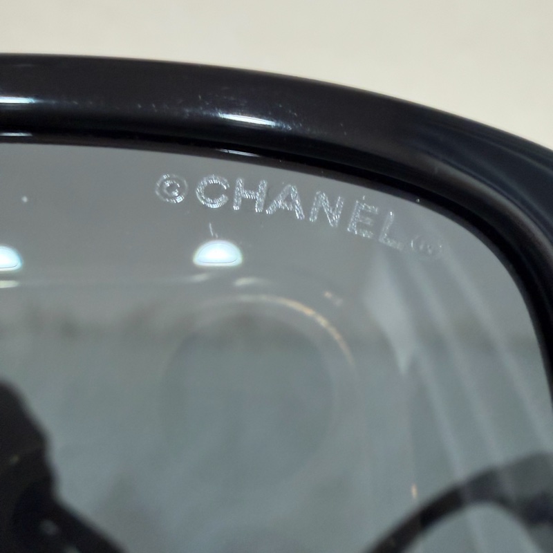 CHANEL A71305 高級樹脂 黑框 英文 logo 金字 太陽眼鏡 墨鏡-11