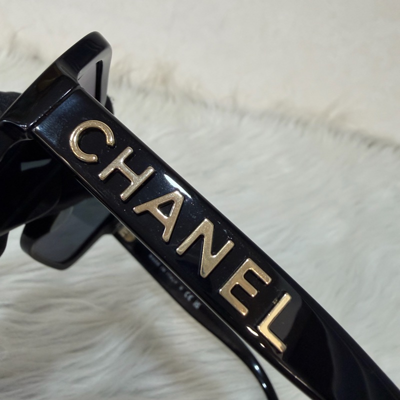 CHANEL A71305 高級樹脂 黑框 英文 logo 金字 太陽眼鏡 墨鏡-15