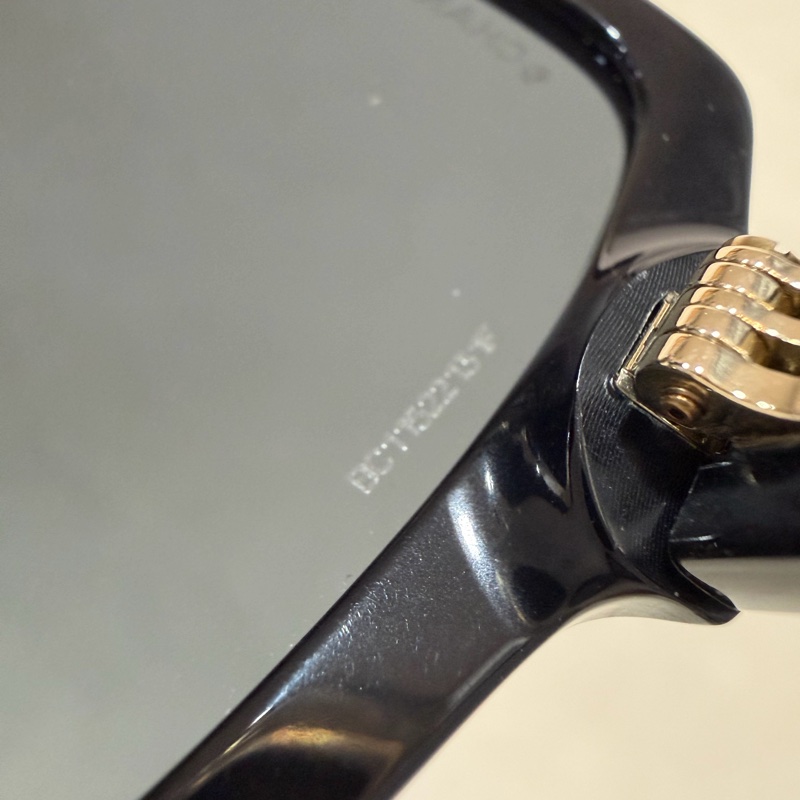 CHANEL A71305 高級樹脂 黑框 英文 logo 金字 太陽眼鏡 墨鏡-20