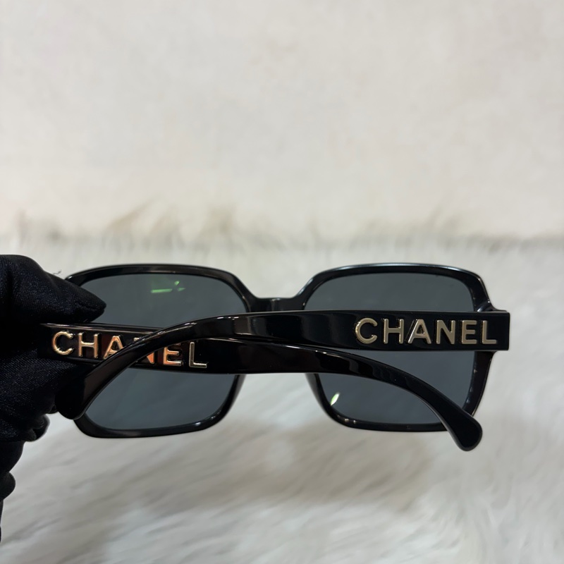CHANEL A71305 高級樹脂 黑框 英文 logo 金字 太陽眼鏡 墨鏡-25