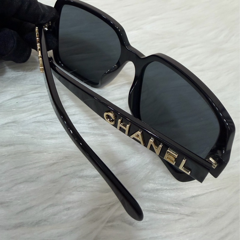 CHANEL A71305 高級樹脂 黑框 英文 logo 金字 太陽眼鏡 墨鏡-28
