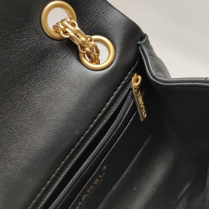 Chanel 2.55 Flag Bag 季節限定款迷你牛皮純色絎縫長方形旋扣單肩包-9