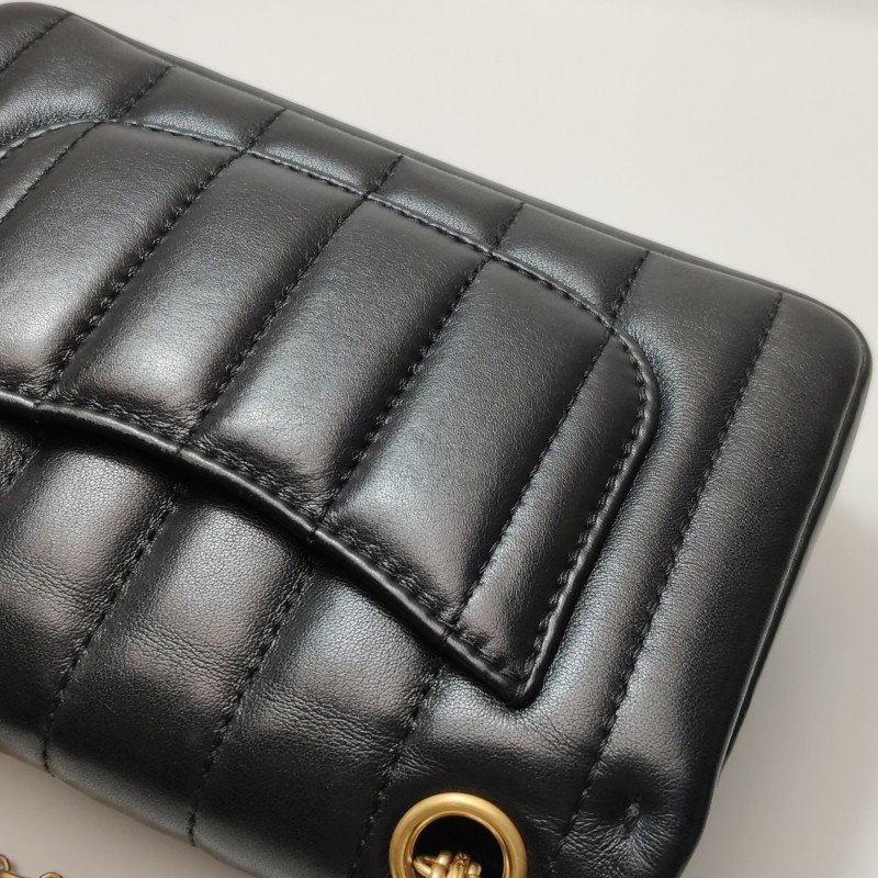 Chanel 2.55 Flag Bag 季節限定款迷你牛皮純色絎縫長方形旋扣單肩包-19