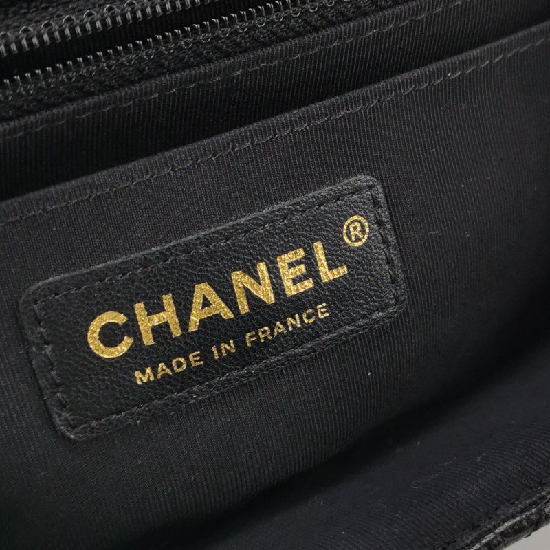 Chanel Chevron Flap牛皮純色V紋絎縫雙C扣單肩包-7