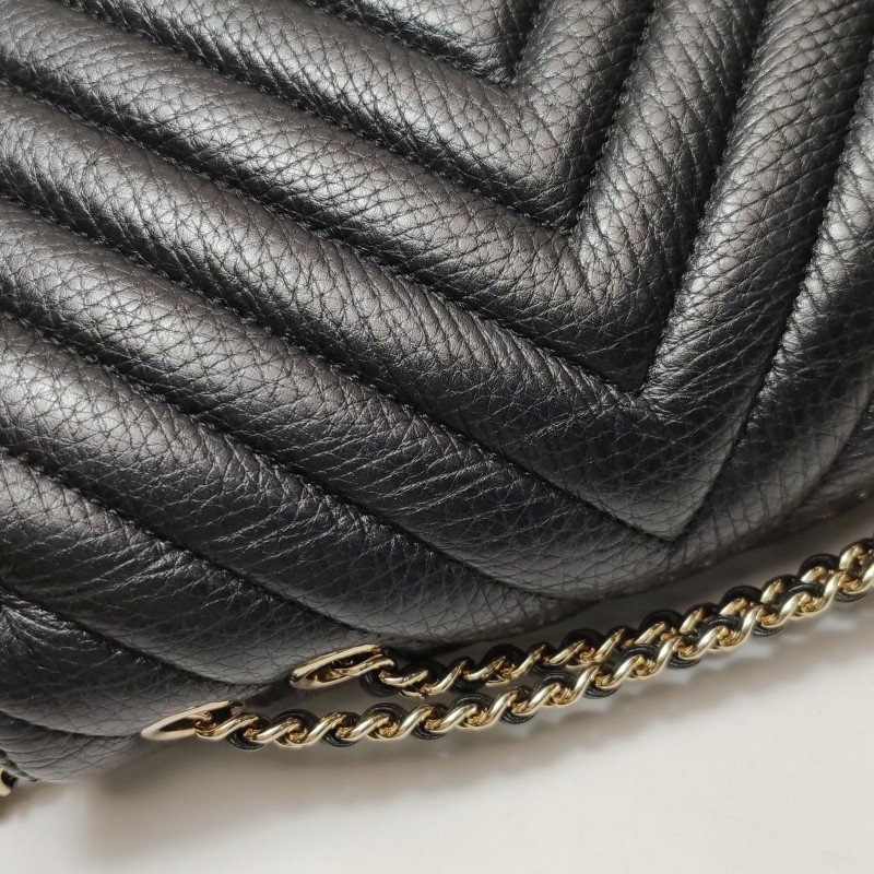 Chanel Chevron Flap牛皮純色V紋絎縫雙C扣單肩包-15