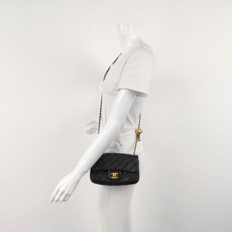 Chanel Classic Flap 季節限定款大mini羊皮金球菱格絎縫雙C扣皮穿鏈斜挎包單肩包-1