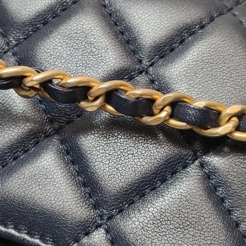 Chanel Classic Flap 季節限定款大mini羊皮金球菱格絎縫雙C扣皮穿鏈斜挎包單肩包-11