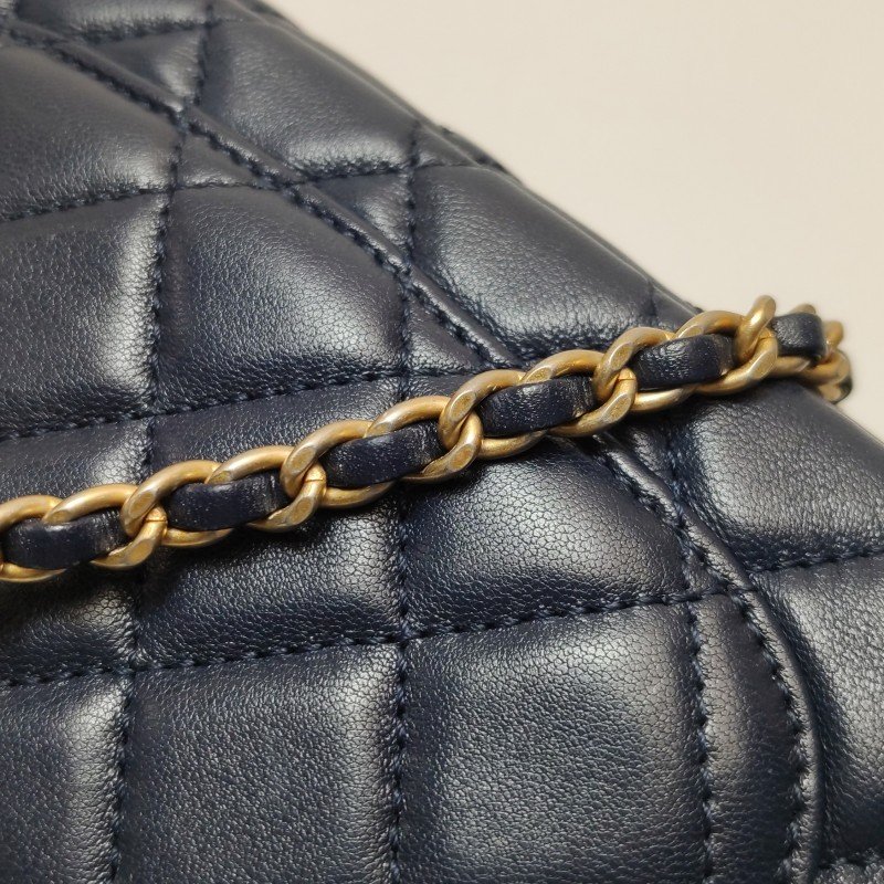 Chanel Classic Flap 季節限定款大mini羊皮金球菱格絎縫雙C扣皮穿鏈斜挎包單肩包-12