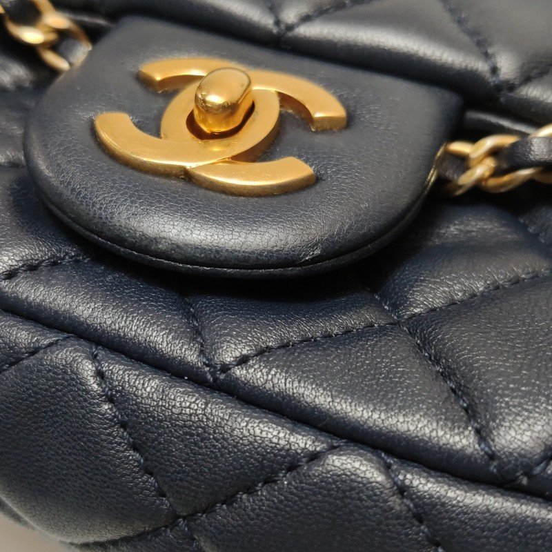 Chanel Classic Flap 季節限定款大mini羊皮金球菱格絎縫雙C扣皮穿鏈斜挎包單肩包-20