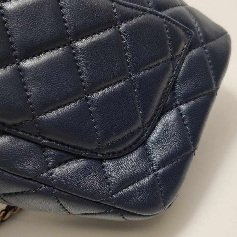 Chanel Classic Flap 季節限定款大mini羊皮金球菱格絎縫雙C扣皮穿鏈斜挎包單肩包-21