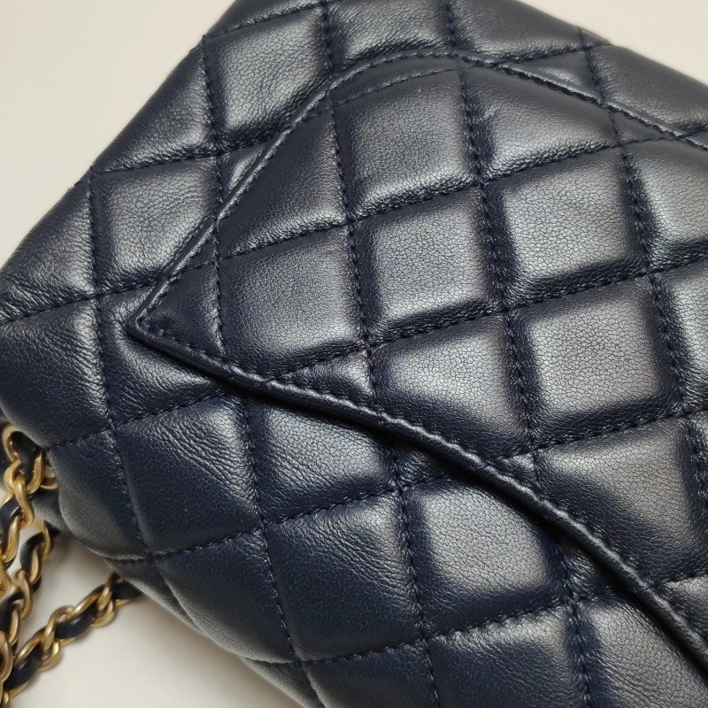 Chanel Classic Flap 季節限定款大mini羊皮金球菱格絎縫雙C扣皮穿鏈斜挎包單肩包-24