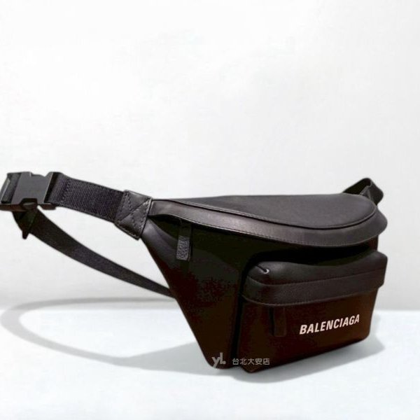 A13154-Balenciaga 黑色牛皮白字LOGO 胸口腰包552375-1
