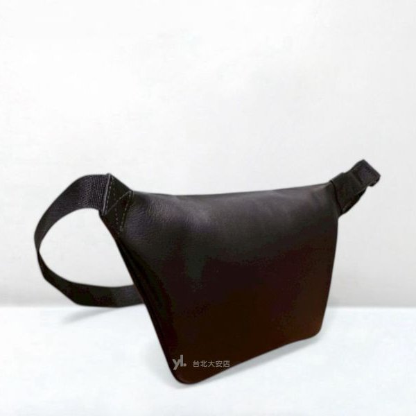A13154-Balenciaga 黑色牛皮白字LOGO 胸口腰包552375-2