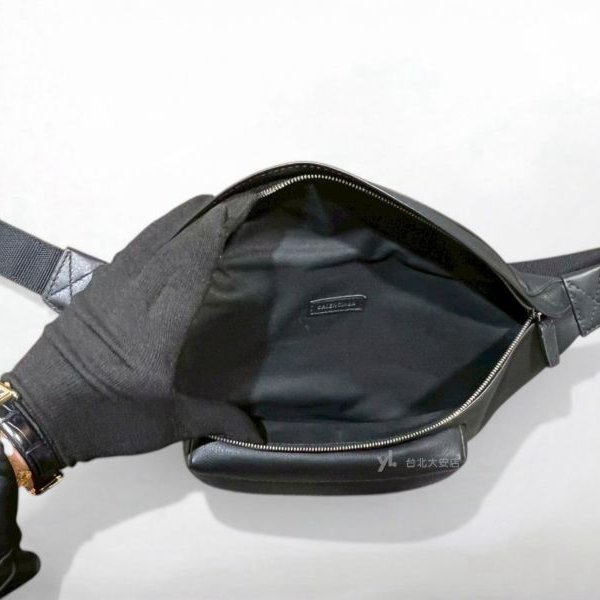 A13154-Balenciaga 黑色牛皮白字LOGO 胸口腰包552375-5