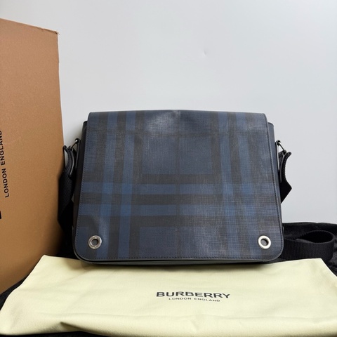 Burberry   博柏利  男士斜背包 附件：塵袋