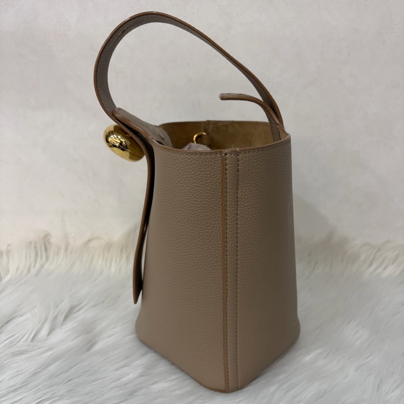LOEWE 軟面小牛皮 mini 沙色 Pebble 金釦 水桶包 手提包 斜背包-4
