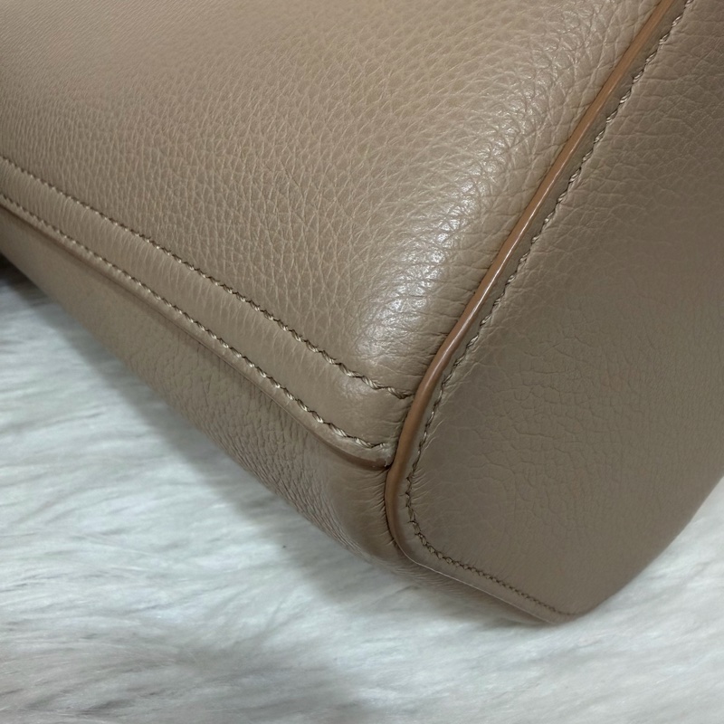 LOEWE 軟面小牛皮 mini 沙色 Pebble 金釦 水桶包 手提包 斜背包-8