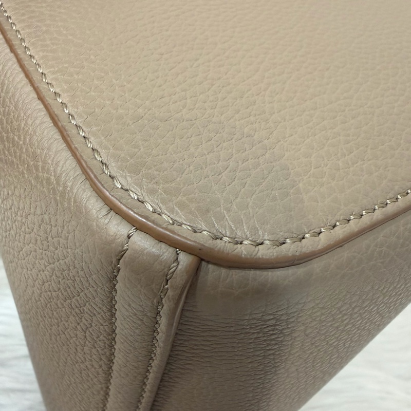 LOEWE 軟面小牛皮 mini 沙色 Pebble 金釦 水桶包 手提包 斜背包-16