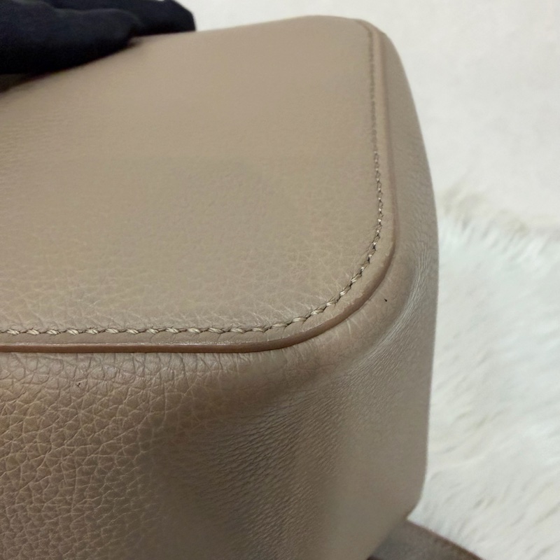 LOEWE 軟面小牛皮 mini 沙色 Pebble 金釦 水桶包 手提包 斜背包-18