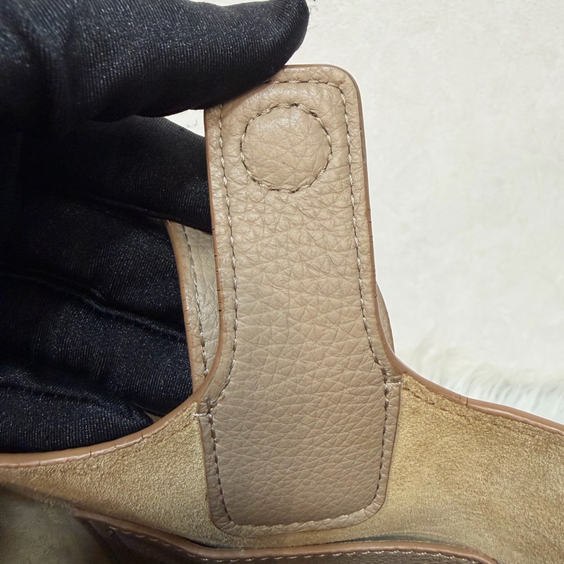 LOEWE 軟面小牛皮 mini 沙色 Pebble 金釦 水桶包 手提包 斜背包-28