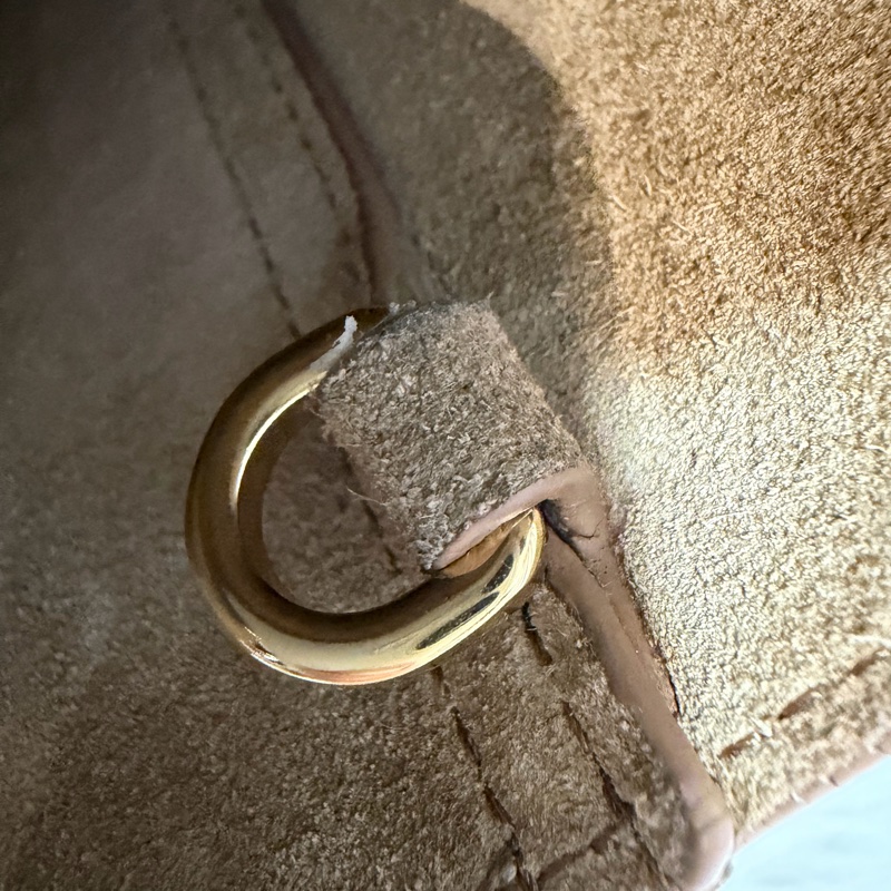LOEWE 軟面小牛皮 mini 沙色 Pebble 金釦 水桶包 手提包 斜背包-31