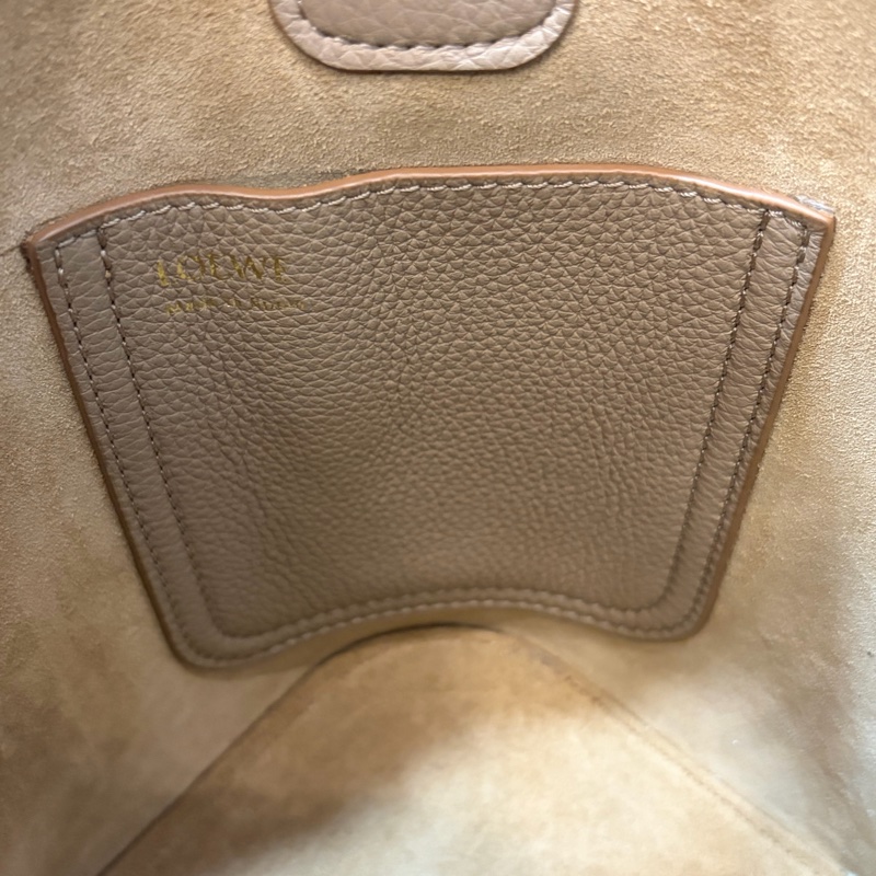 LOEWE 軟面小牛皮 mini 沙色 Pebble 金釦 水桶包 手提包 斜背包-42