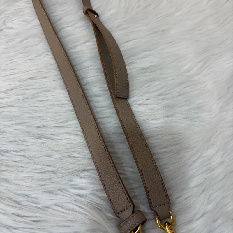 LOEWE 軟面小牛皮 mini 沙色 Pebble 金釦 水桶包 手提包 斜背包-45