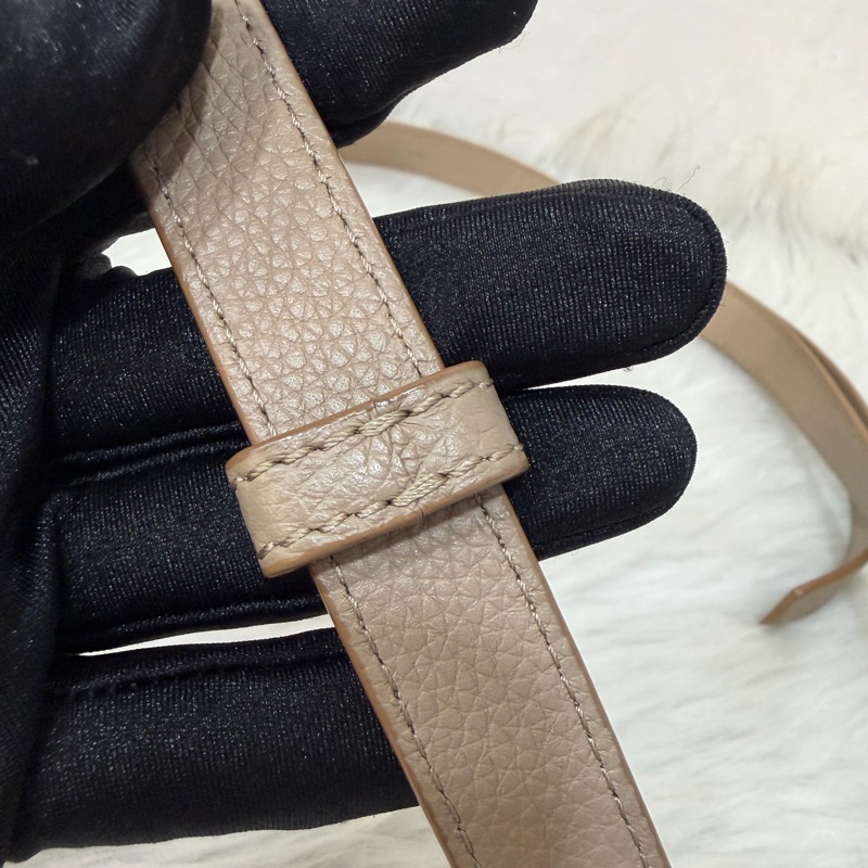LOEWE 軟面小牛皮 mini 沙色 Pebble 金釦 水桶包 手提包 斜背包-49