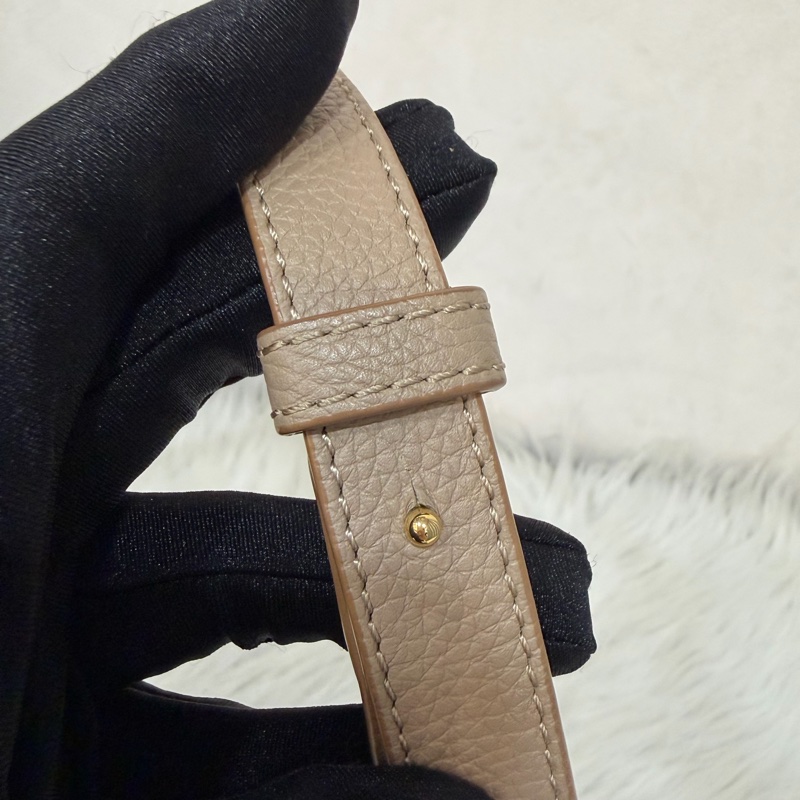 LOEWE 軟面小牛皮 mini 沙色 Pebble 金釦 水桶包 手提包 斜背包-50