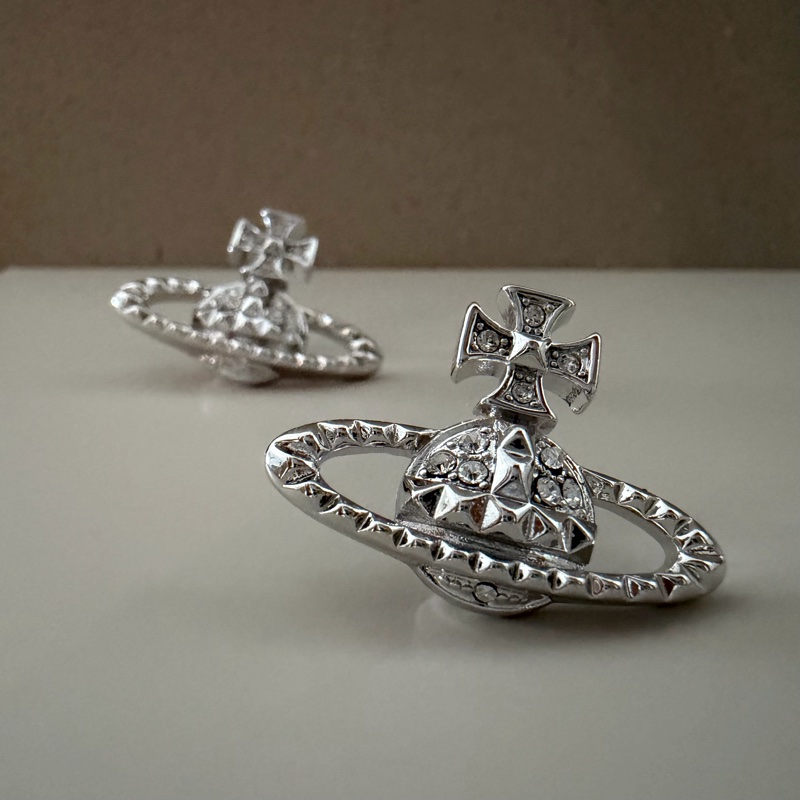 Vivienne Westwood🪐 Mayfair Bas Relief Earrings經典款耳環 卯釘設計-2