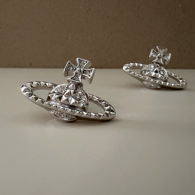 Vivienne Westwood🪐 Mayfair Bas Relief Earrings經典款耳環 卯釘設計-3