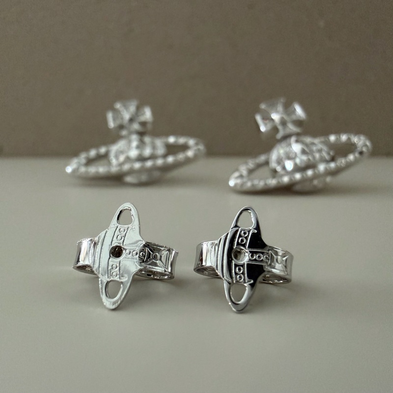 Vivienne Westwood🪐 Mayfair Bas Relief Earrings經典款耳環 卯釘設計-4