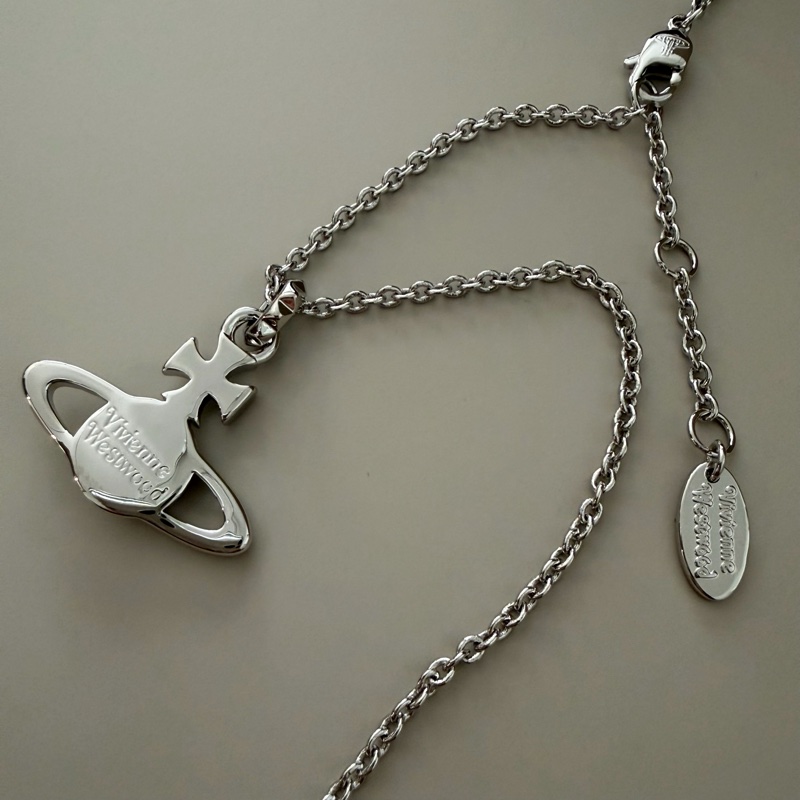 Vivienne Westwood🪐 Mayfair Bas Relief Necklace 經典款 項鍊 卯釘設計-4