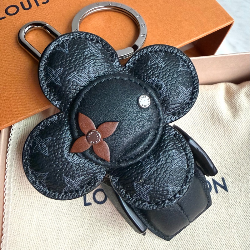 LV MP1998 全黑vivienne Forever 限量系列 鑰匙圈/吊飾兩用~-0
