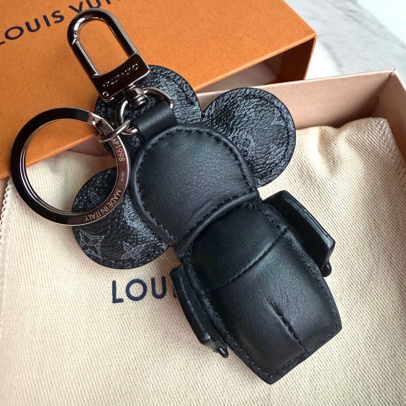 LV MP1998 全黑vivienne Forever 限量系列 鑰匙圈/吊飾兩用~-1