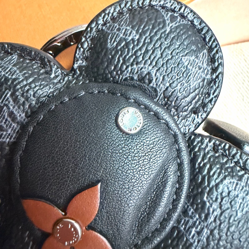 LV MP1998 全黑vivienne Forever 限量系列 鑰匙圈/吊飾兩用~-3