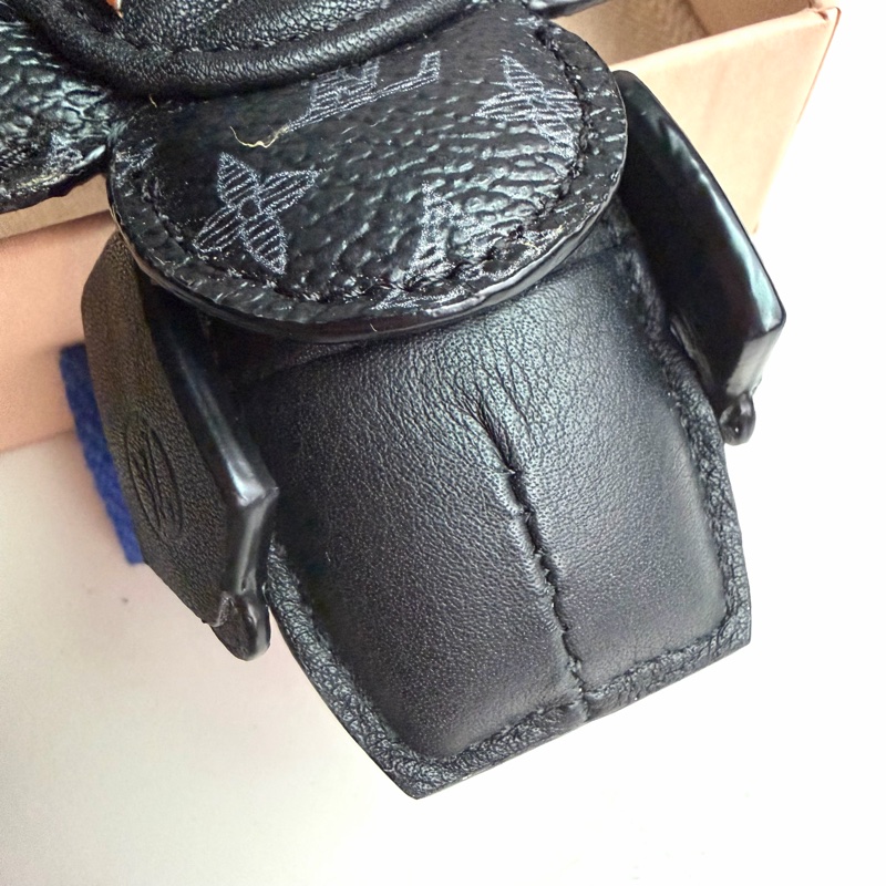 LV MP1998 全黑vivienne Forever 限量系列 鑰匙圈/吊飾兩用~-8
