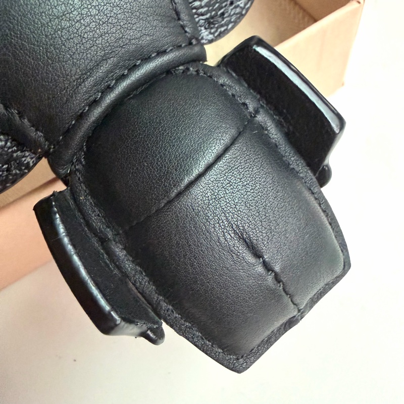 LV MP1998 全黑vivienne Forever 限量系列 鑰匙圈/吊飾兩用~-9