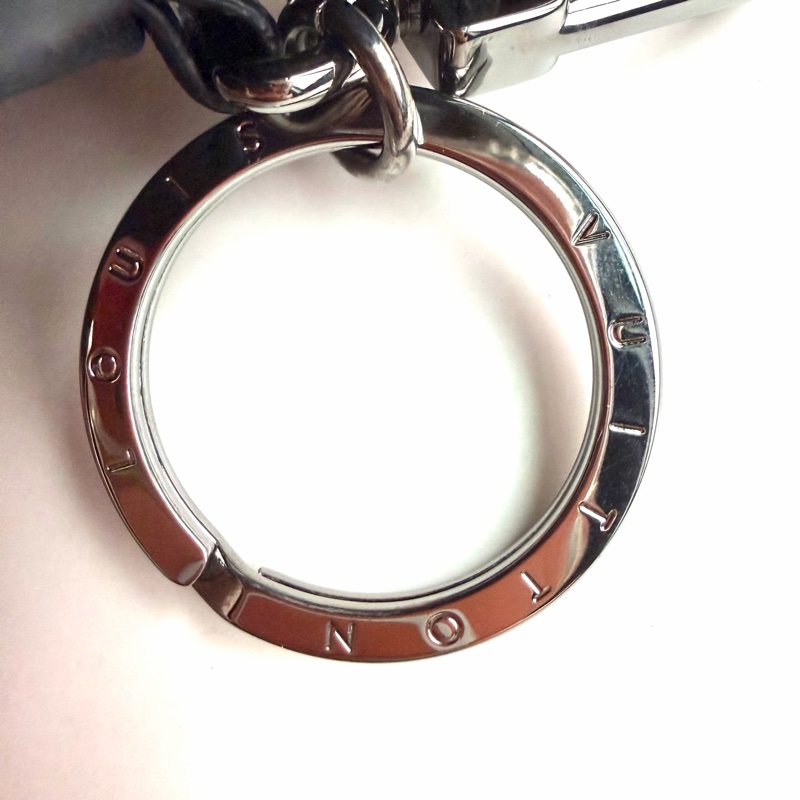LV MP1998 全黑vivienne Forever 限量系列 鑰匙圈/吊飾兩用~-13