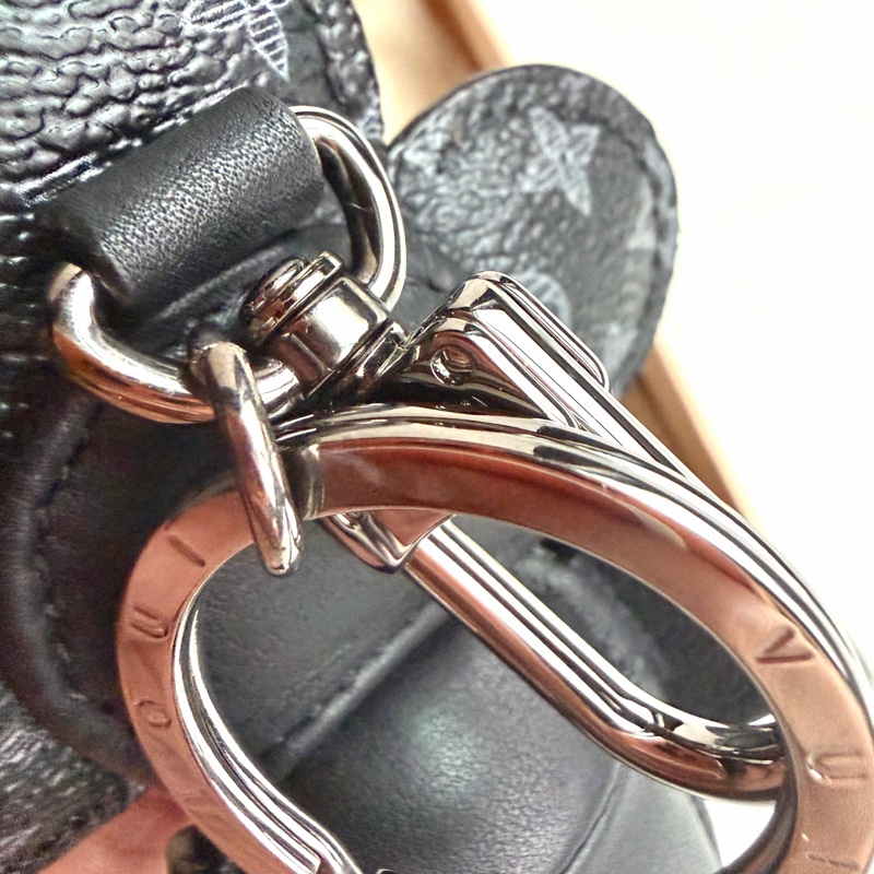 LV MP1998 全黑vivienne Forever 限量系列 鑰匙圈/吊飾兩用~-14