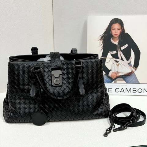 葆蝶家/Bottega Veneta  中號 羅馬系列牛皮長 32 x 寬 15 x 高 21