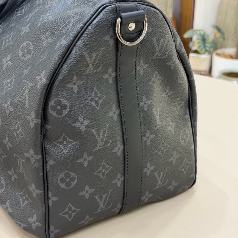 Louis Vuitton路易威登 keepall45 黑老花斜挎包旅行袋 配件有皮牌+手柄環+肩帶。-4