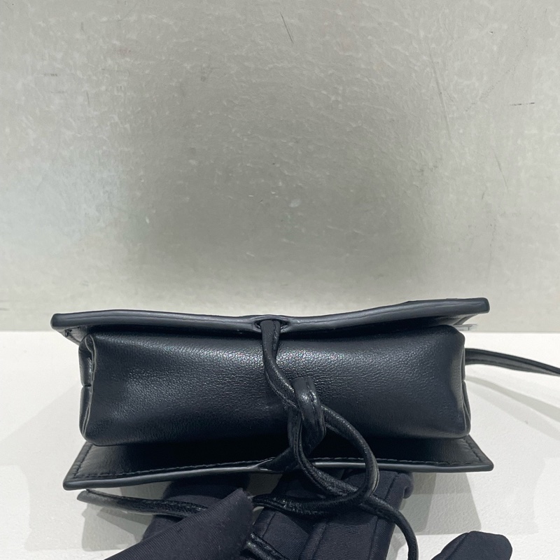 99新 Bottega Veneta BV葆蝶家黑色編織斜挎包 耳機包  尺寸：12*7*4xm 配件：盒子塵袋-1