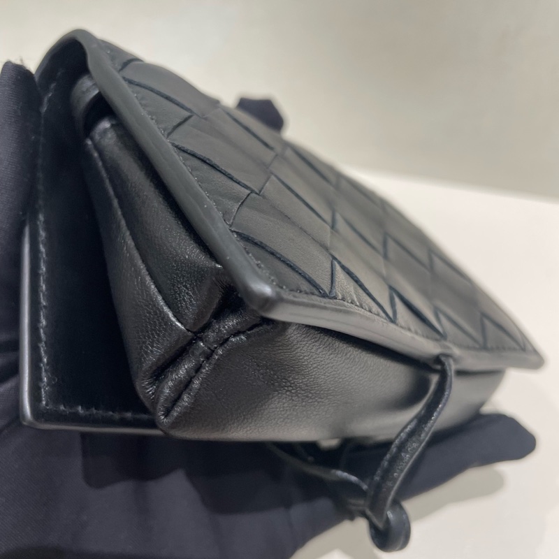 99新 Bottega Veneta BV葆蝶家黑色編織斜挎包 耳機包  尺寸：12*7*4xm 配件：盒子塵袋-4