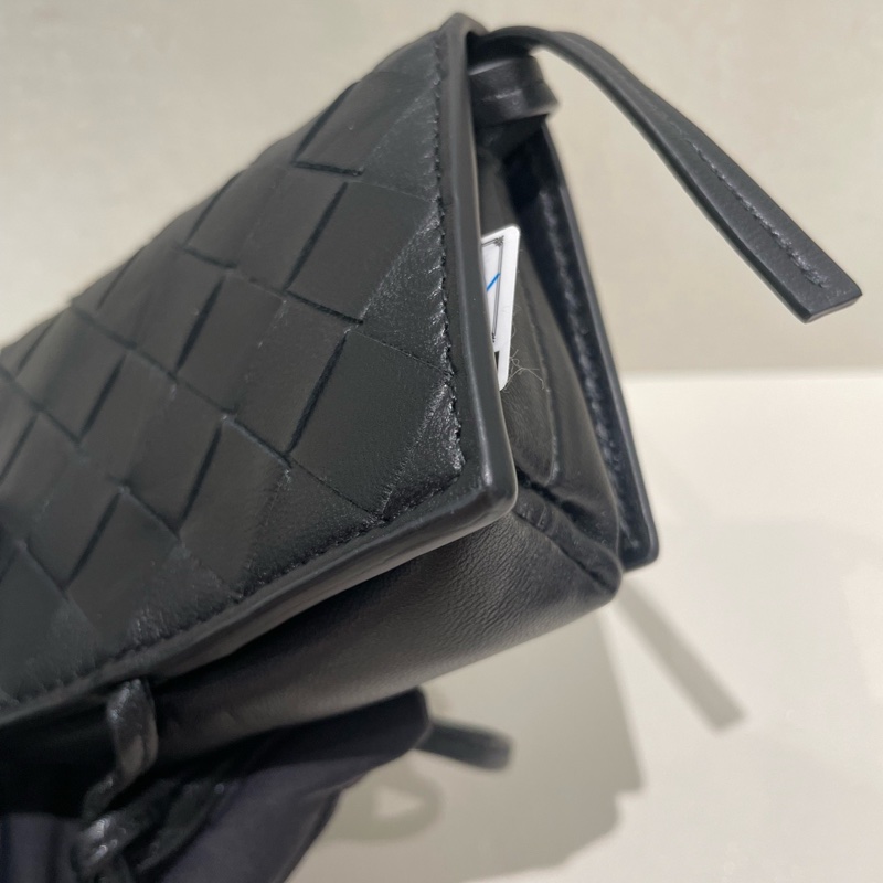 99新 Bottega Veneta BV葆蝶家黑色編織斜挎包 耳機包  尺寸：12*7*4xm 配件：盒子塵袋-7